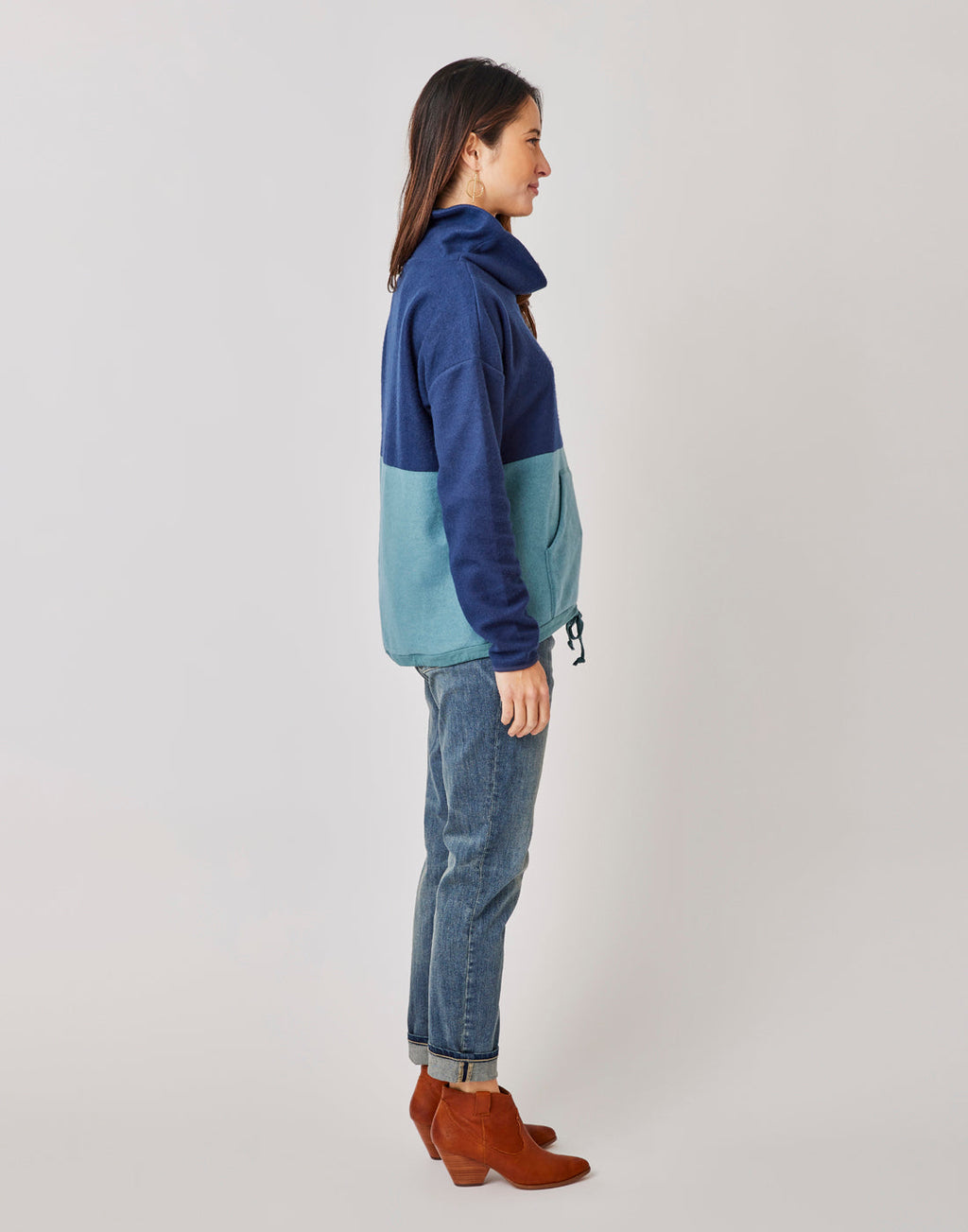 Rowayton Colorblock Cowl: Navy w. Hydro