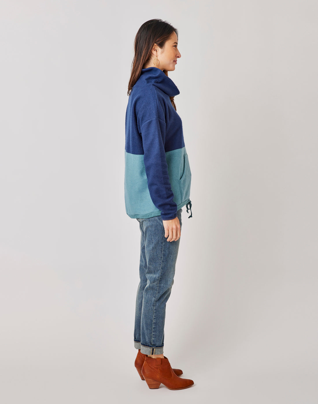 Rowayton Colorblock Cowl: Navy w. Hydro