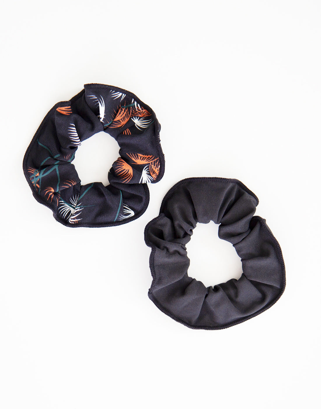 Surf Scrunchie: Feather Floral-Black