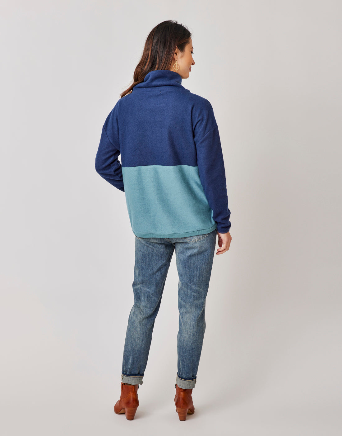 Rowayton Colorblock Cowl: Navy w. Hydro