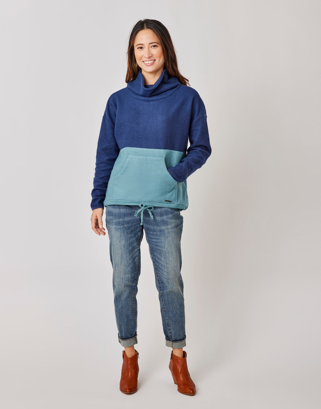 Rowayton Colorblock Cowl: Navy w. Hydro